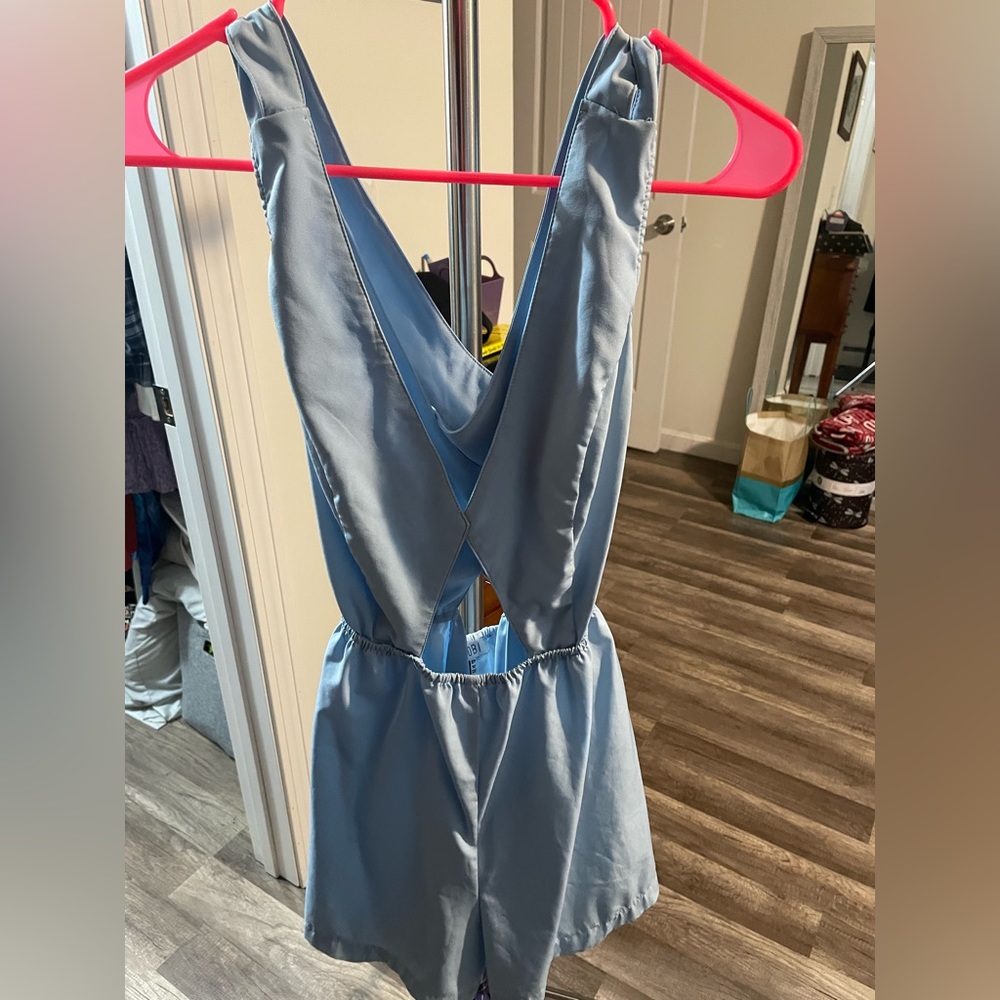 Super cute criss-cross romper. Size S.
